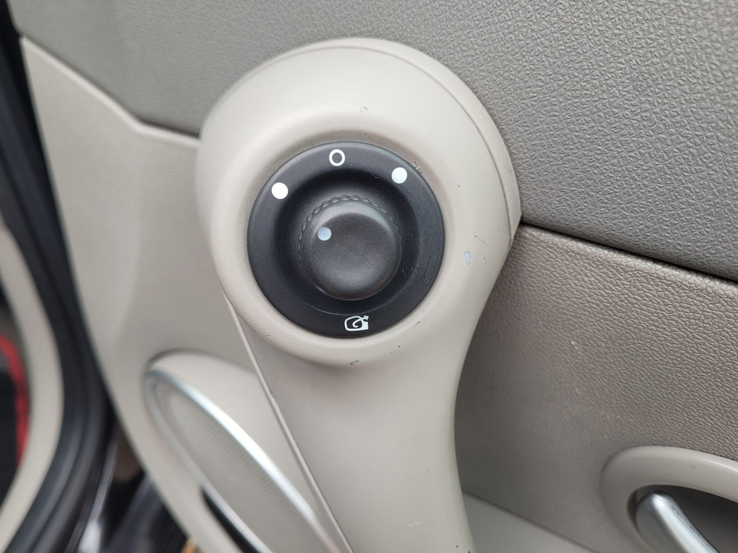 Used Renault Clio 2010 for sale - 77957346: Photo 30