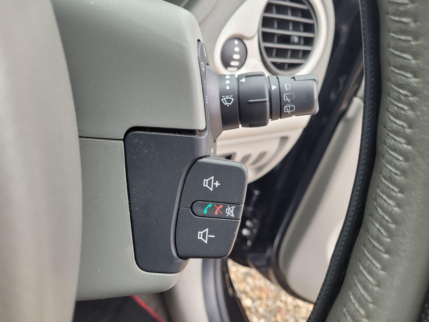 Used Renault Clio 2010 for sale - 77957346: Photo 34