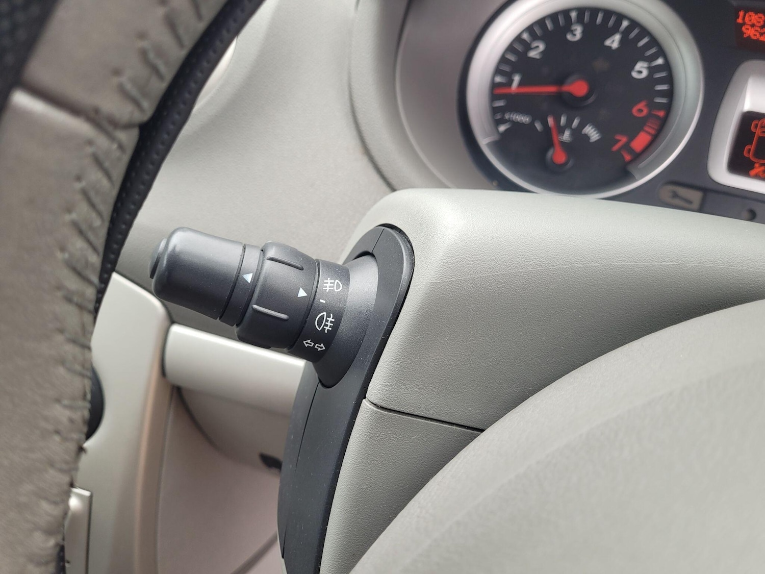 Used Renault Clio 2010 for sale - 77957346: Photo 35