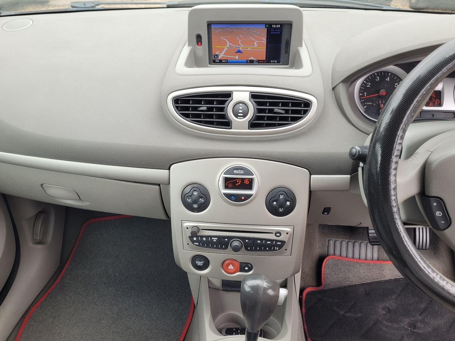 Used Renault Clio 2010 for sale - 77957346: Photo 40