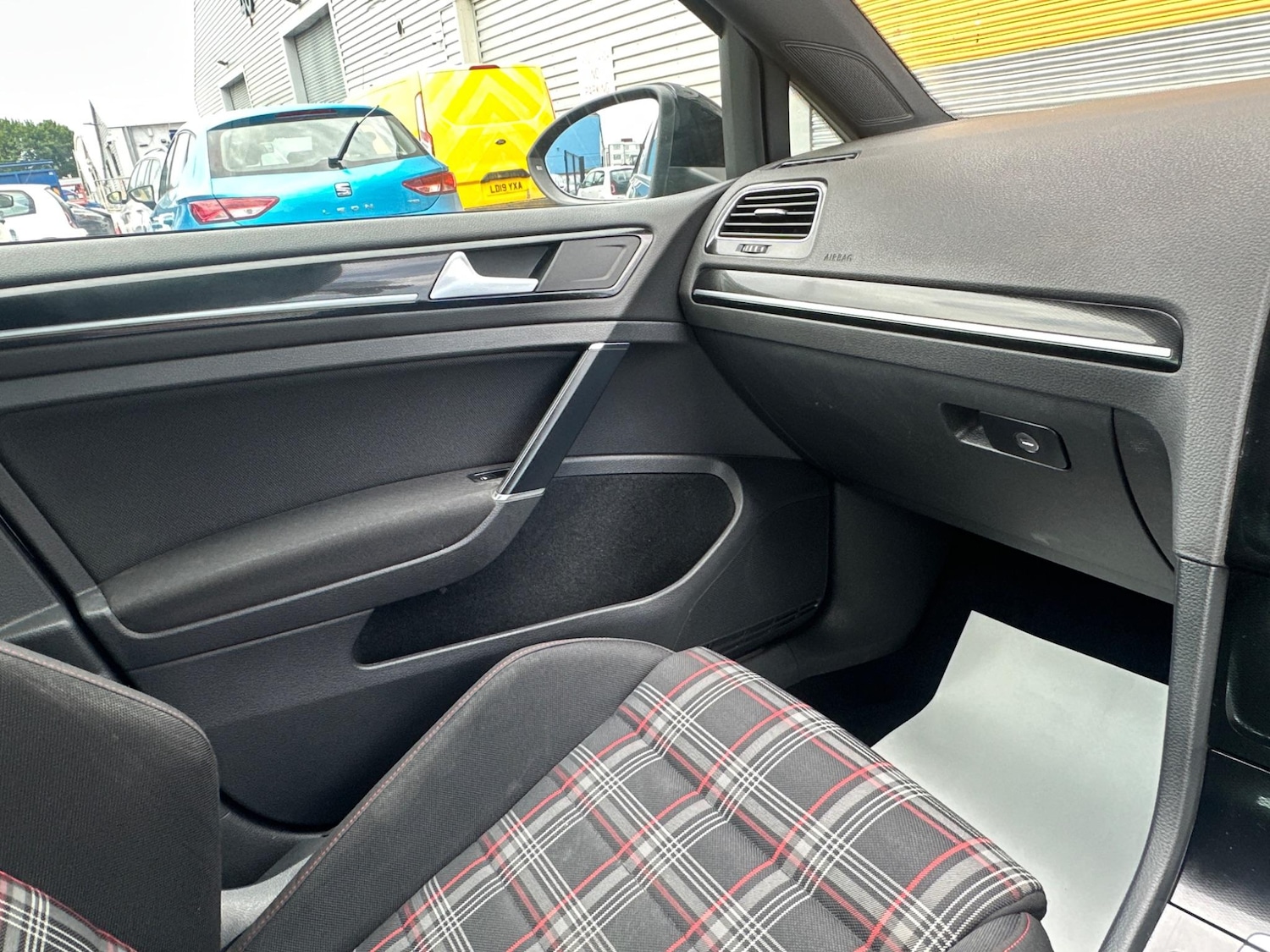 Used Volkswagen Golf 2014 for sale - 76317973: Photo 84