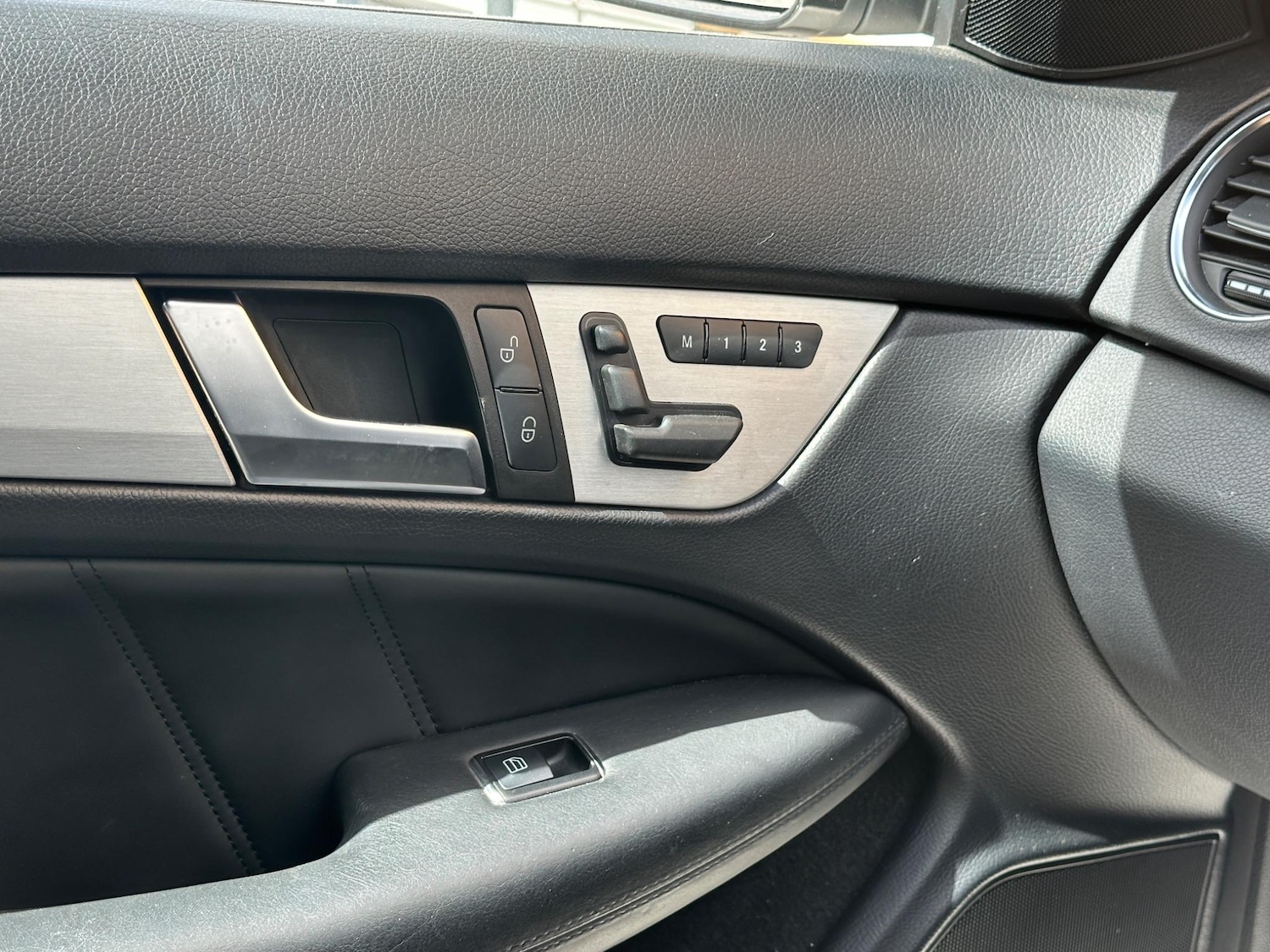 Used Mercedes-Benz C Class 2014 for sale - 76317820: Photo 39