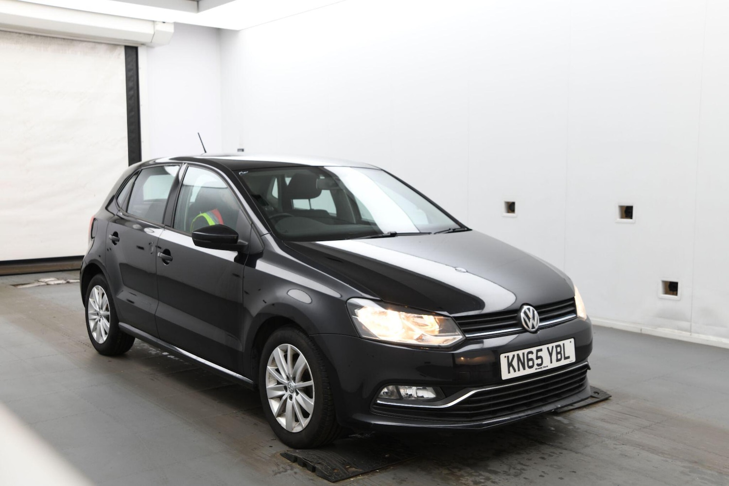 Used Volkswagen Polo 2015 for sale - 77358497: Photo 1