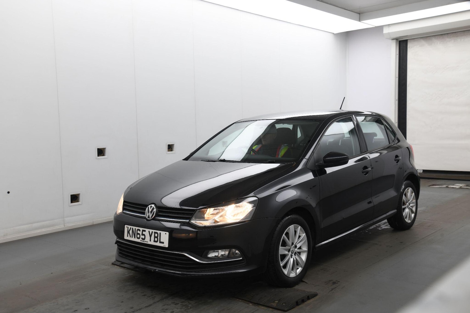 Used Volkswagen Polo 2015 for sale - 77358497: Photo 2
