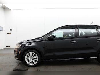 Used Volkswagen Polo 2015 for sale - 77358497: Photo
