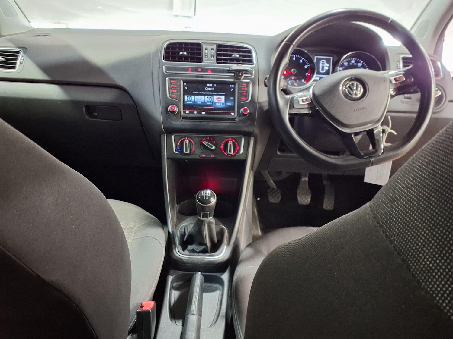 Used Volkswagen Polo 2015 for sale - 77358497: Photo 6