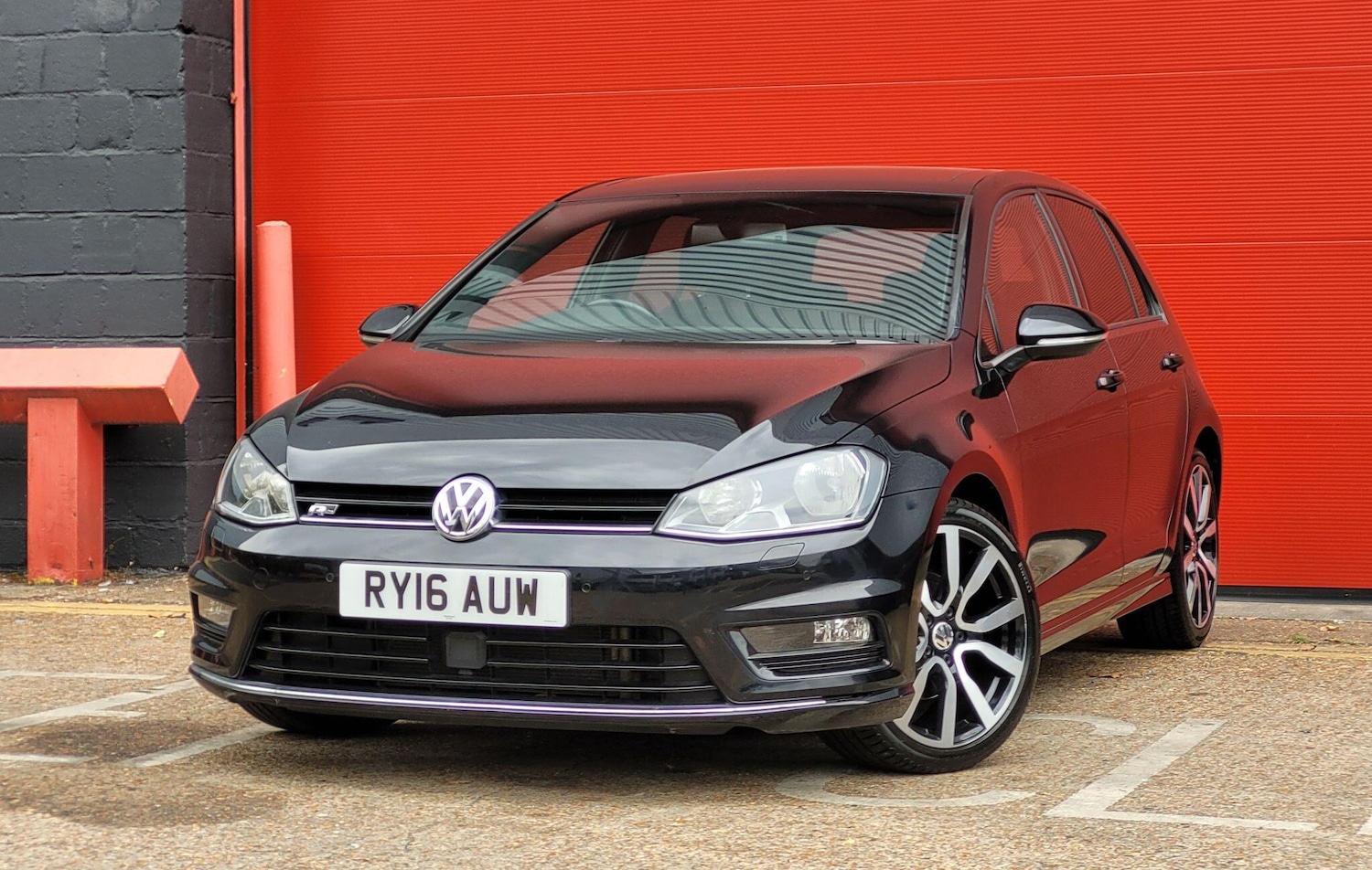 Used Volkswagen Golf 2016 for sale - 76094975: Photo 2