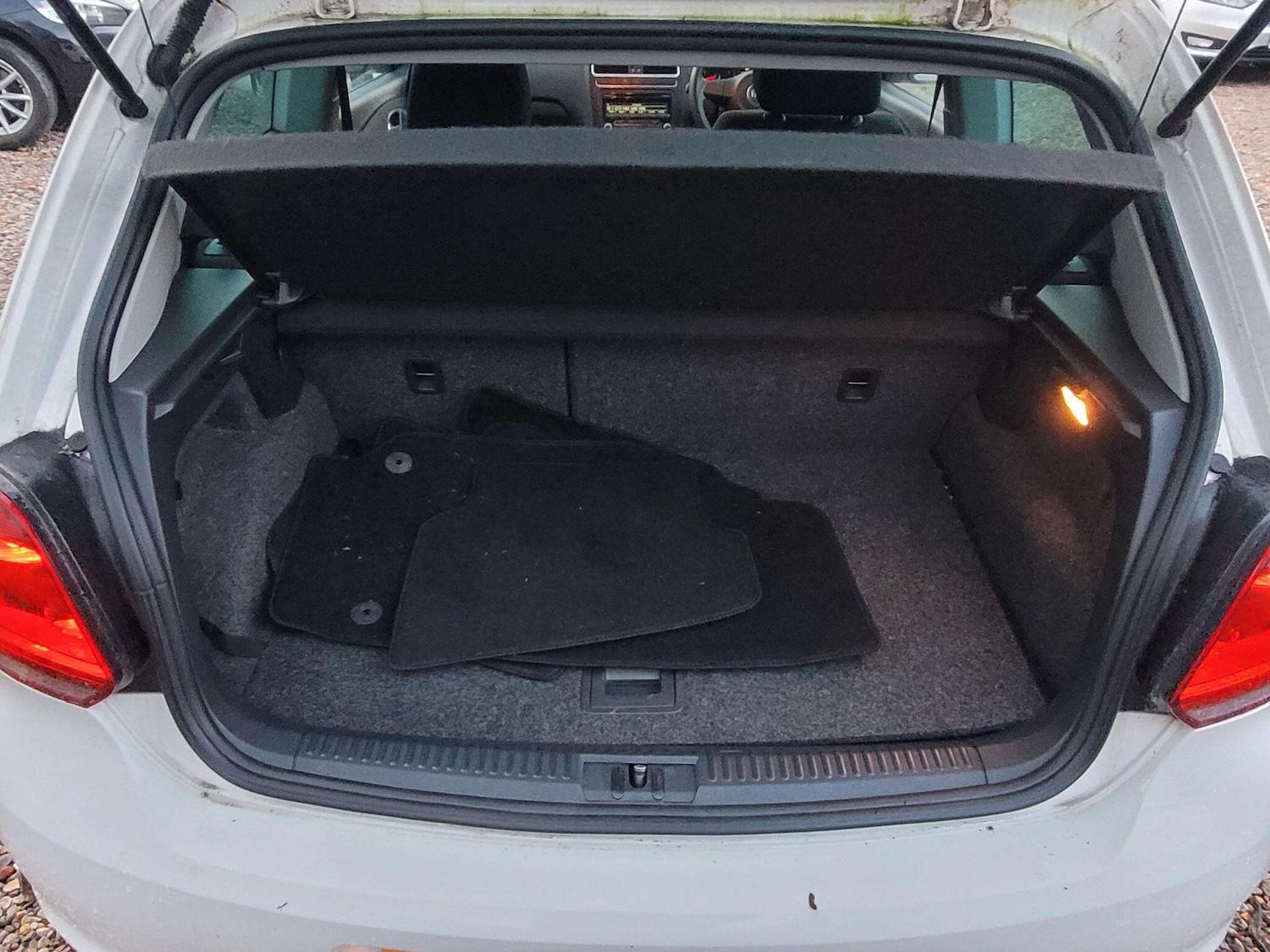 Used Volkswagen Polo 2012 for sale - 77306014: Photo 14