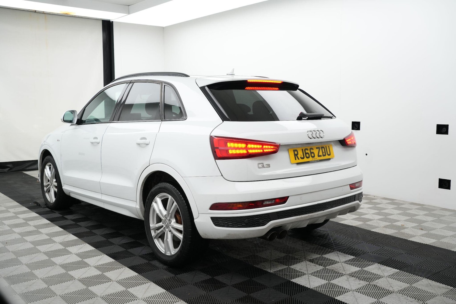 Used Audi Q3 2017 for sale - 77387587: Photo 2