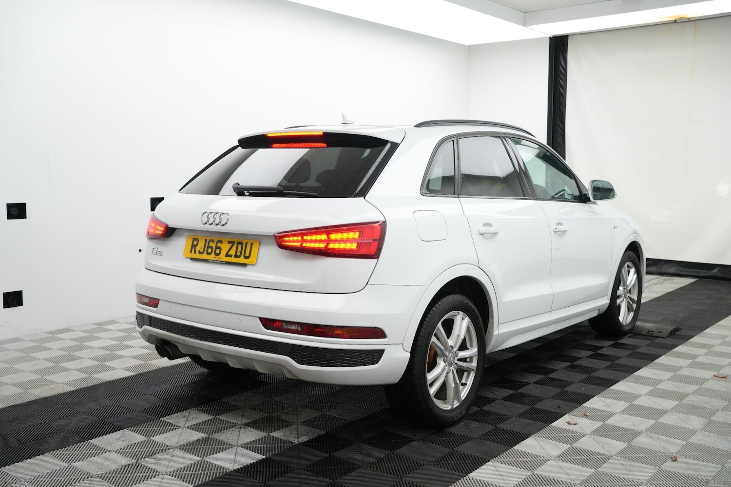 Used Audi Q3 2017 for sale - 77387587: Photo 3