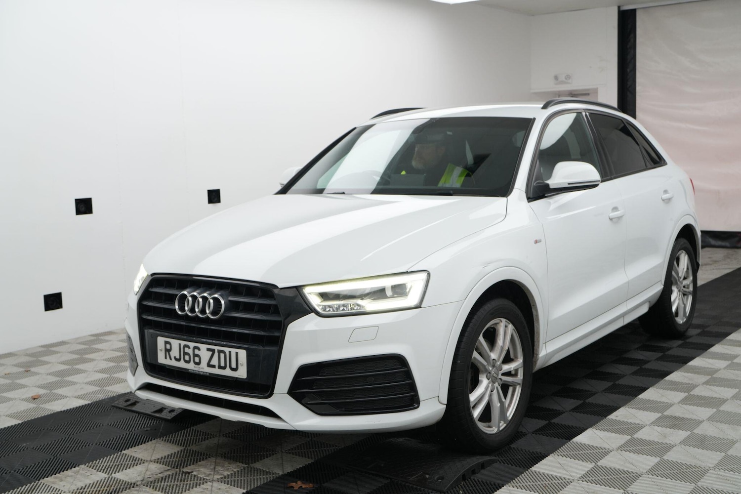 Used Audi Q3 2017 for sale - 77387587: Photo 4
