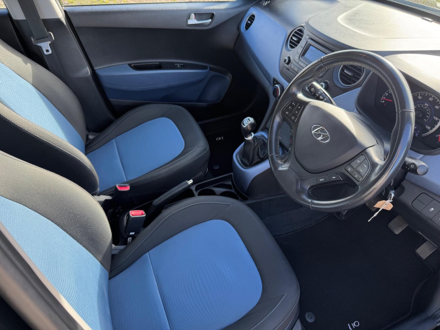 Used Hyundai i10 2015 for sale - 76348894: Photo 2