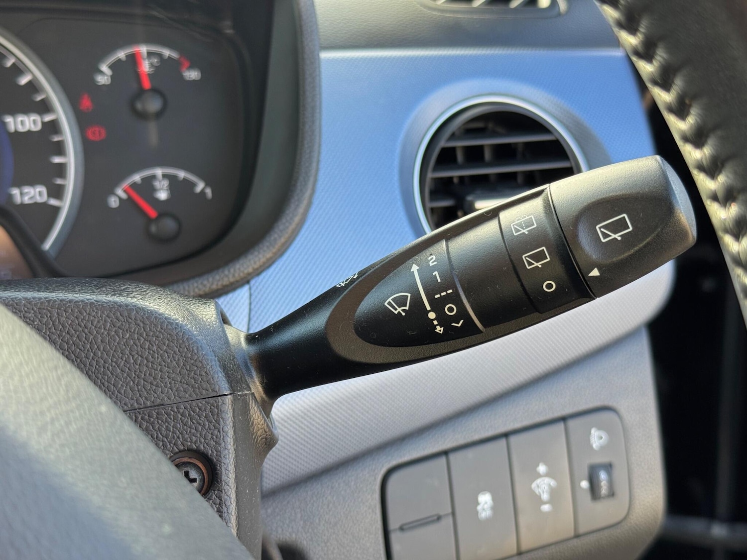 Used Hyundai i10 2015 for sale - 76348894: Photo 27