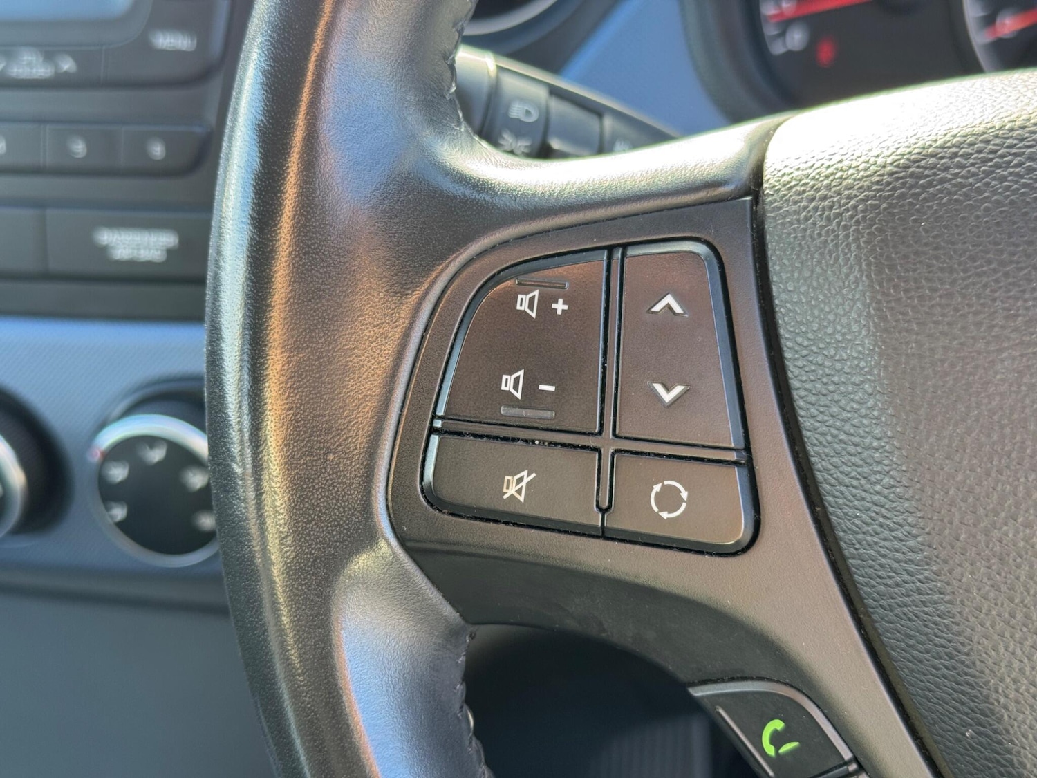 Used Hyundai i10 2015 for sale - 76348894: Photo 28