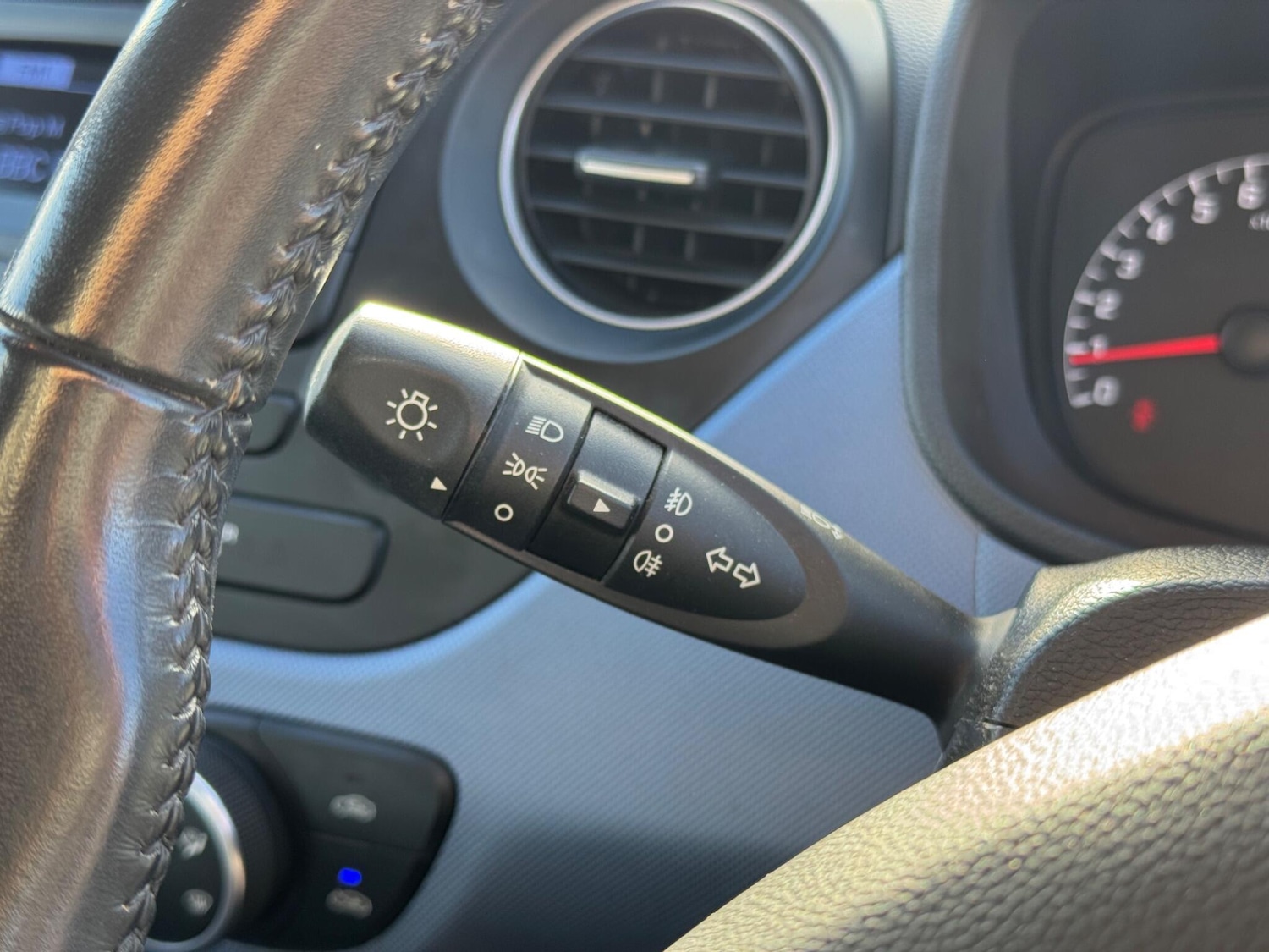 Used Hyundai i10 2015 for sale - 76348894: Photo 32