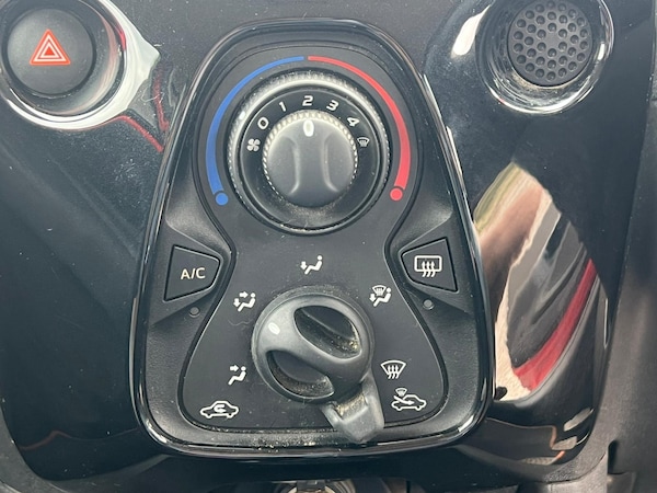 Used Toyota AYGO 2015 for sale - 75609554: Photo 39