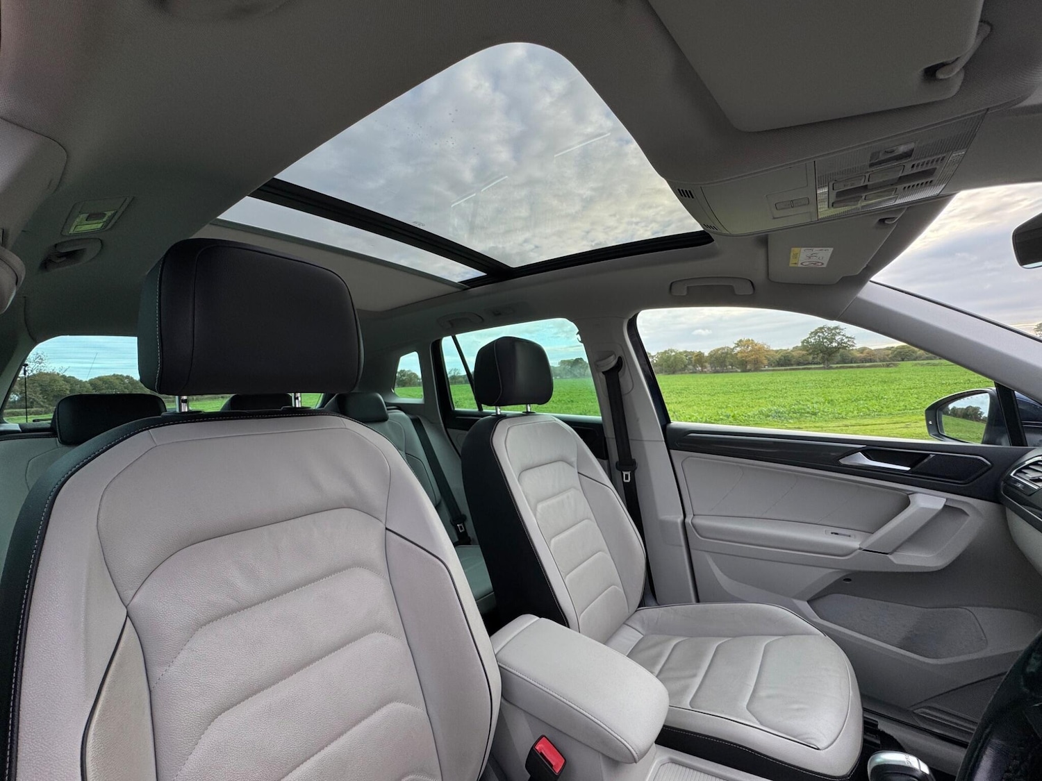 Used Volkswagen Tiguan 2017 for sale - 76336199: Photo 2