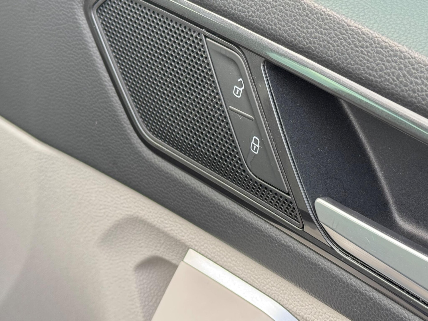 Used Volkswagen Tiguan 2017 for sale - 76336199: Photo 35