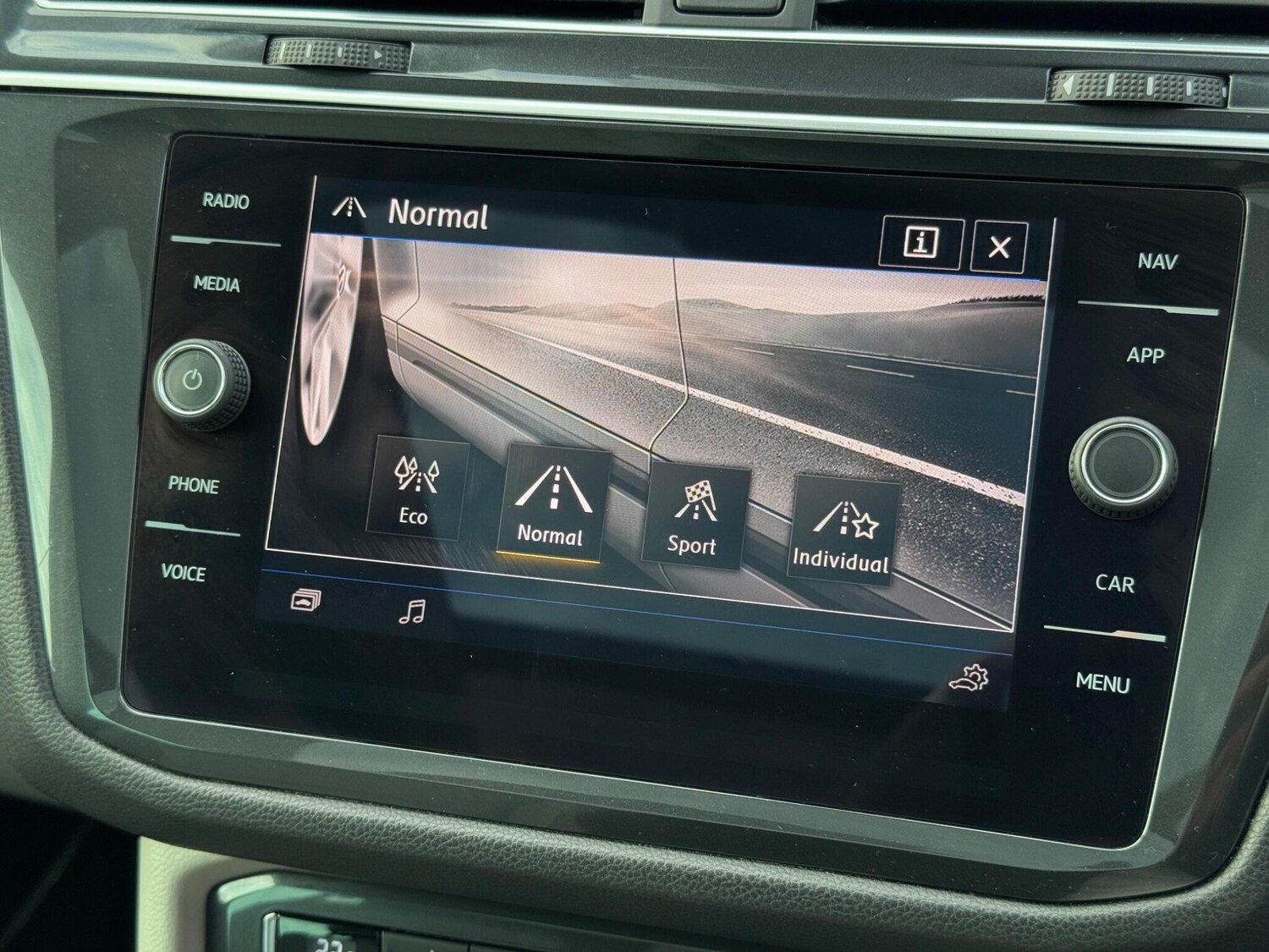 Used Volkswagen Tiguan 2017 for sale - 76336199: Photo 61