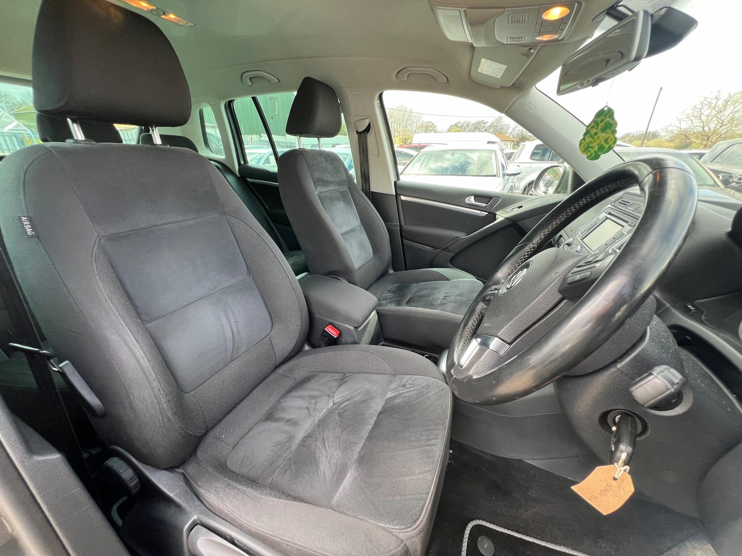 Used Volkswagen Tiguan for sale - 78135633: Photo 2