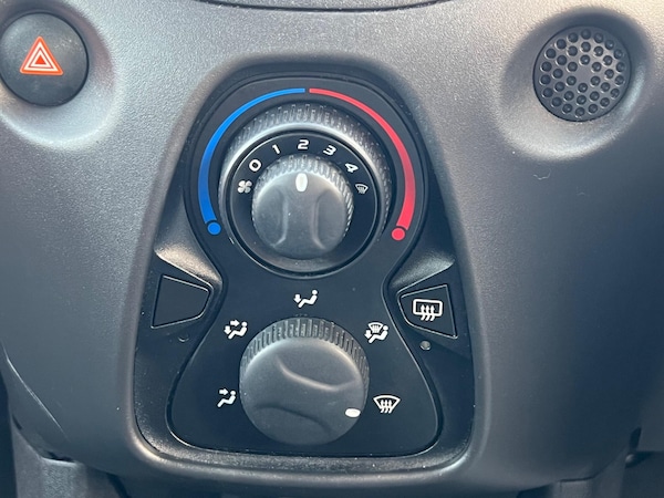 Used Toyota AYGO 2015 for sale - 76152335: Photo 21
