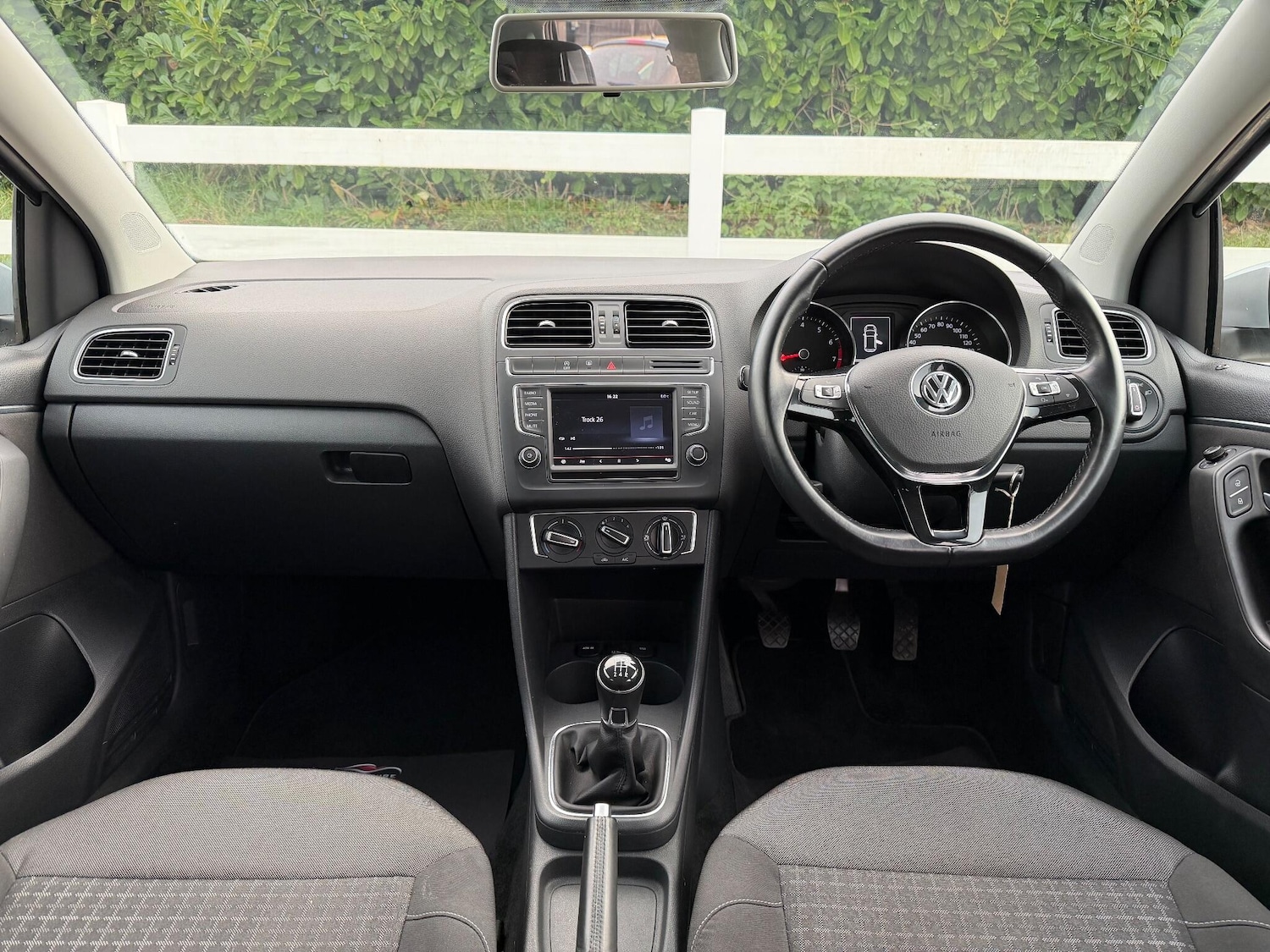 Used Volkswagen Polo 2015 for sale - 77131894: Photo 2