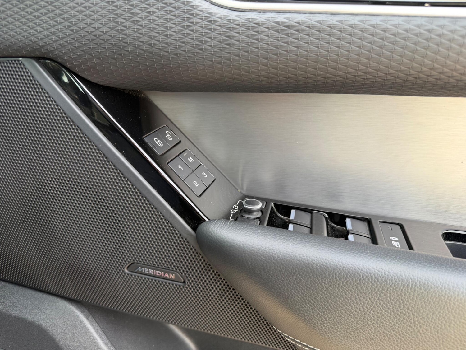 Used Land Rover Range Rover Velar 2017 for sale - 77993223: Photo 32