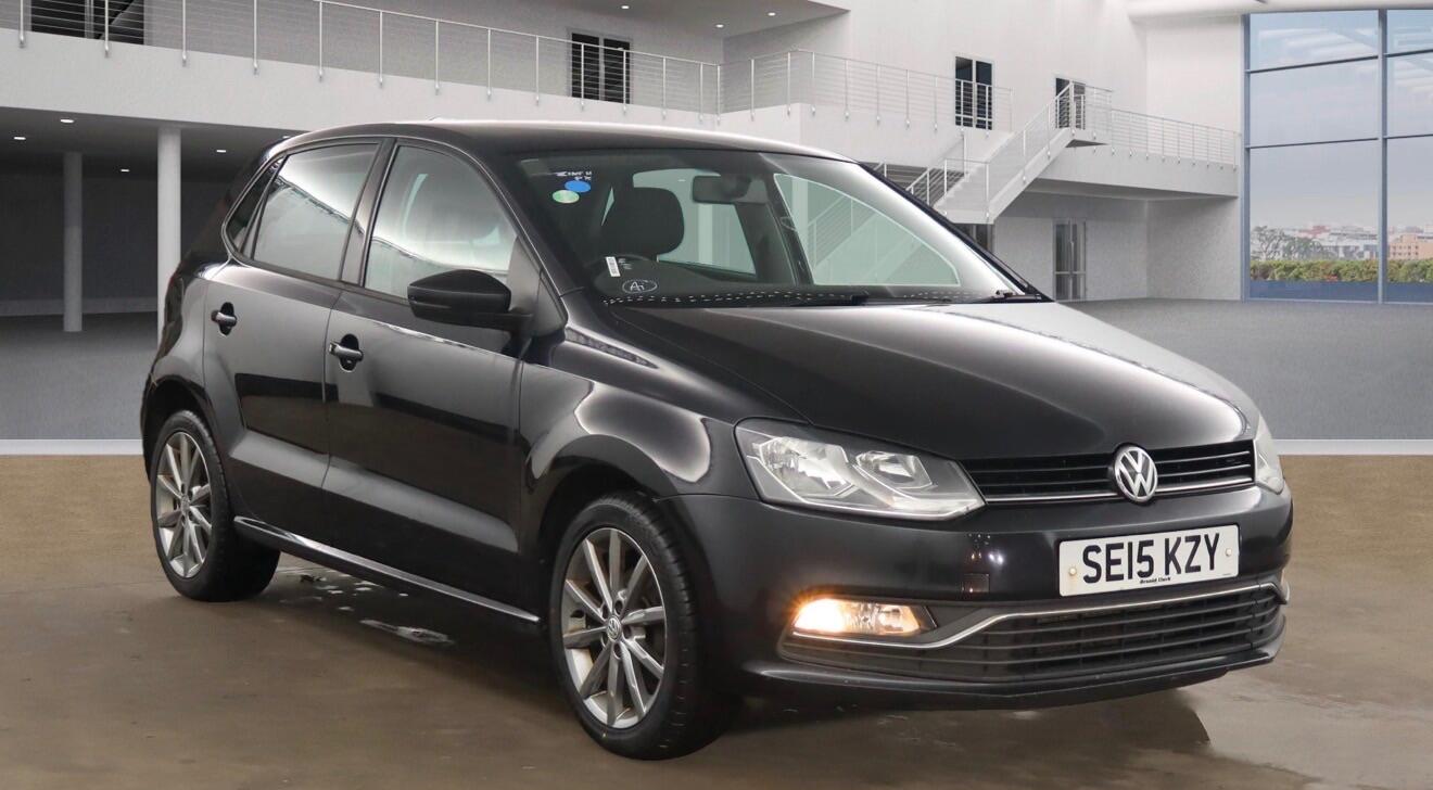 Used Volkswagen Polo 2015 for sale - 76700612: Photo 1