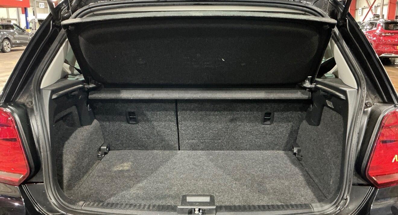 Used Volkswagen Polo 2015 for sale - 76700612: Photo 9