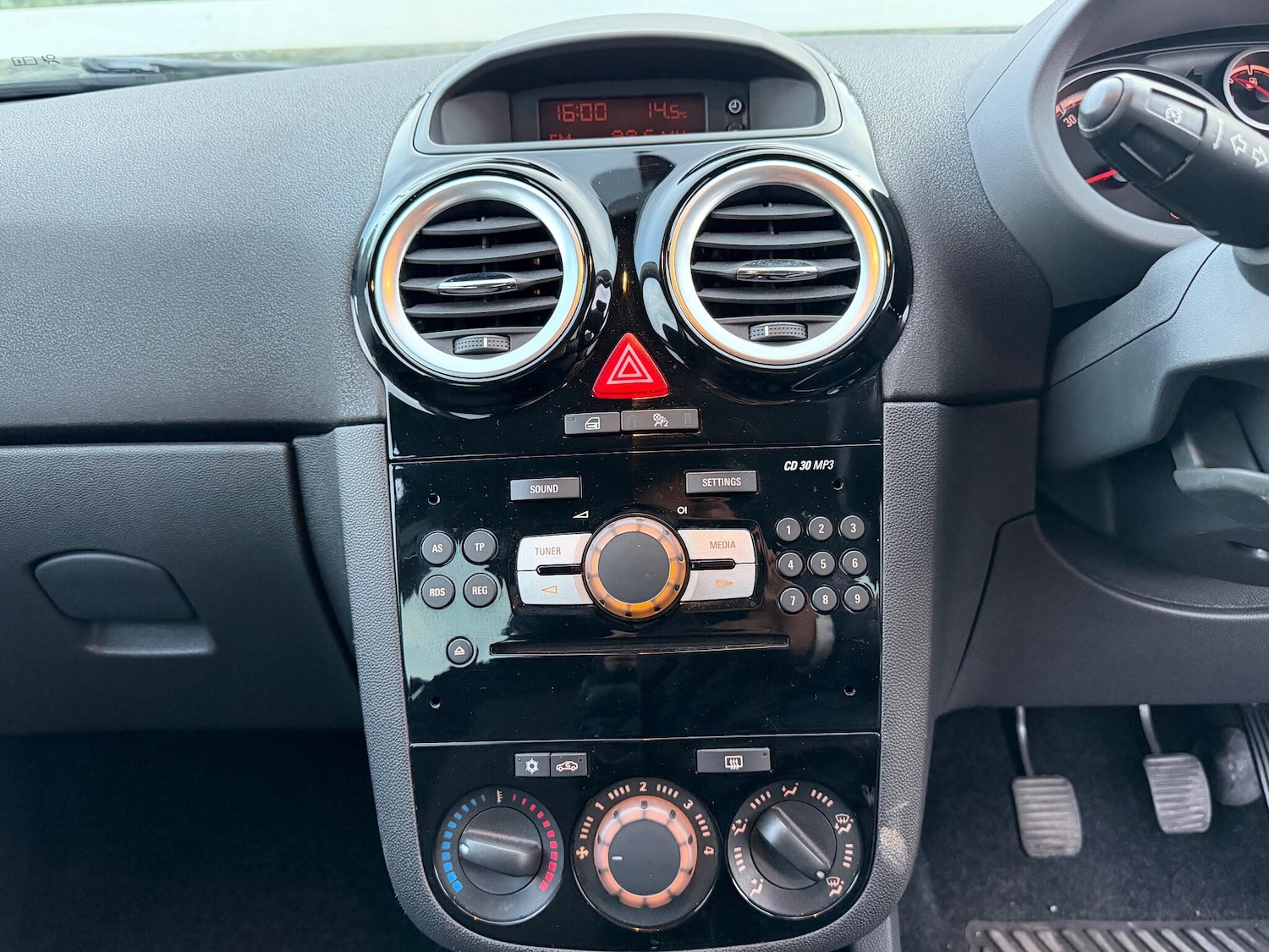 Used Vauxhall Corsa 2014 for sale - 76561650: Photo 26