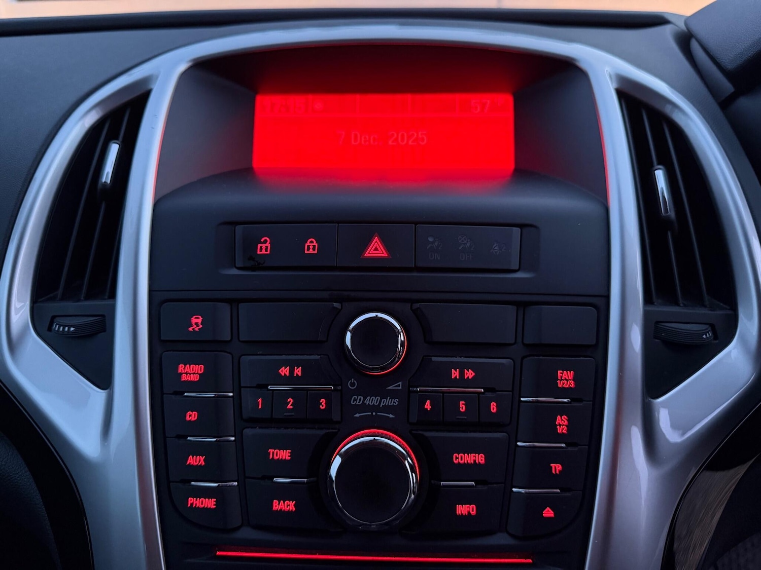 Used Vauxhall Astra 2015 for sale - 76942345: Photo 31