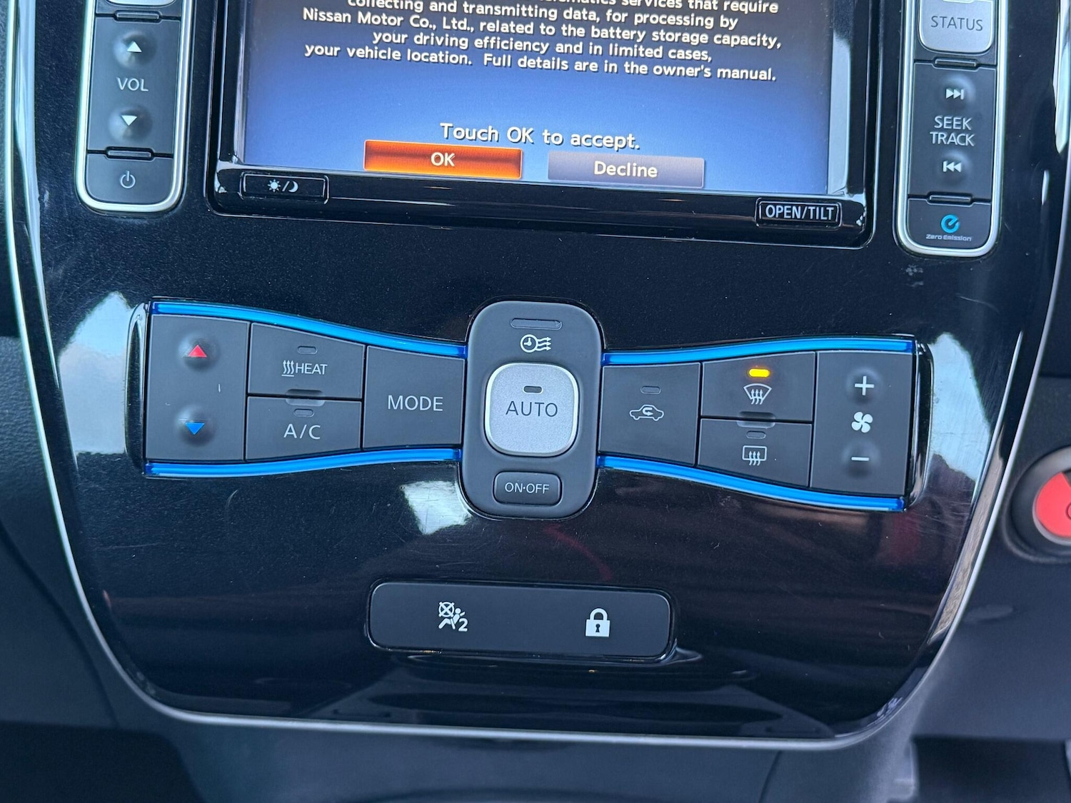 Used Nissan Leaf 2017 for sale - 76926569: Photo 23