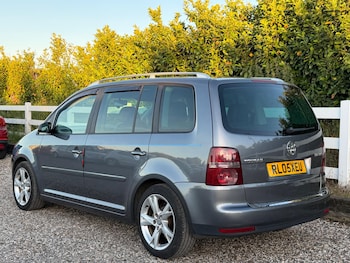 Used Volkswagen Touran 2005 for sale - 78958651: Photo