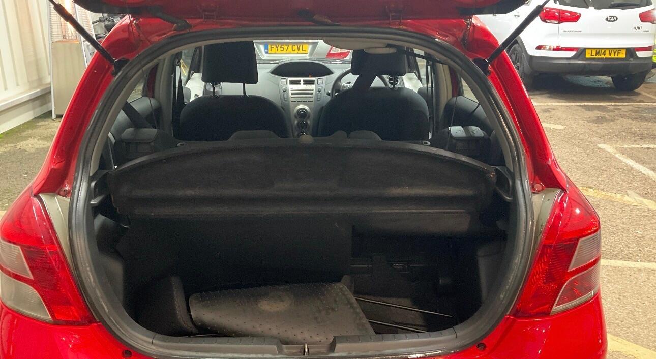 Used Toyota Yaris 2010 for sale - 77611805: Photo 11