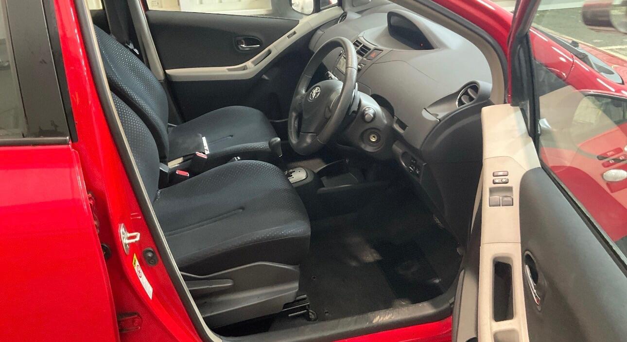 Used Toyota Yaris 2010 for sale - 77611805: Photo 8