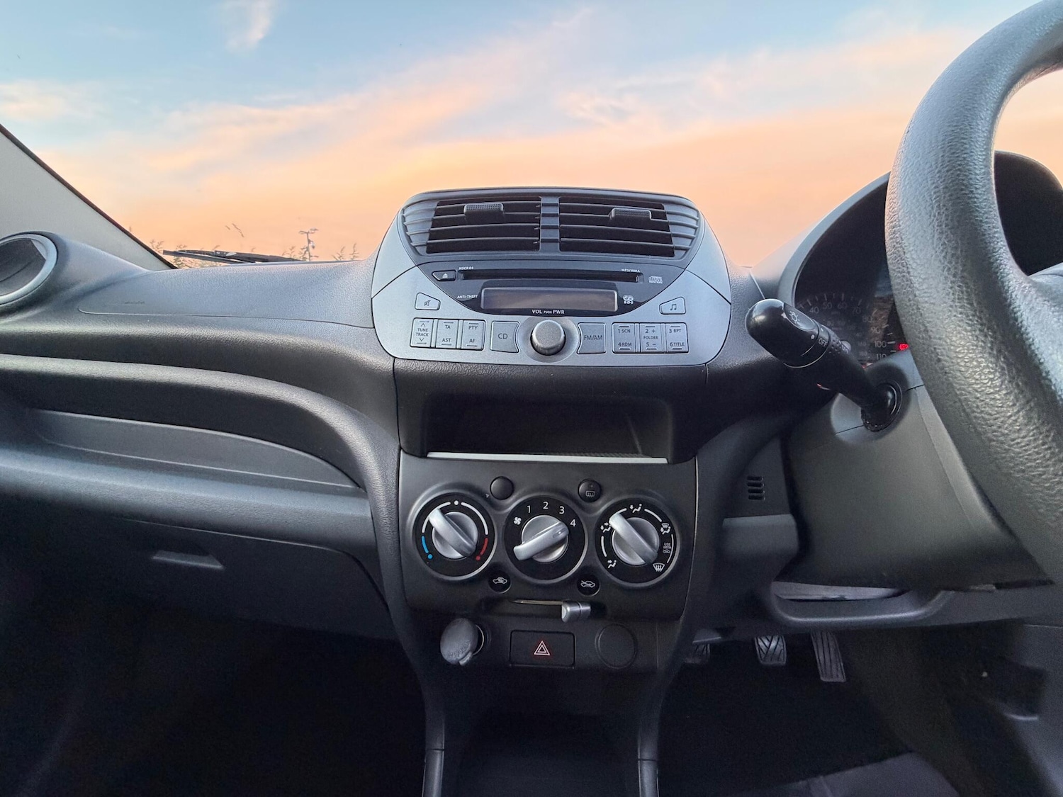 Used Nissan Pixo 2012 for sale - 76850272: Photo 2