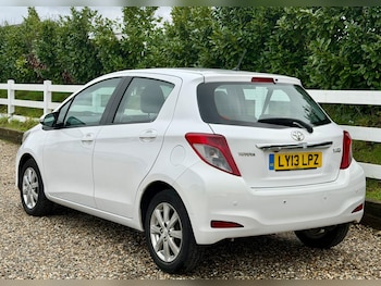 Used Toyota Yaris 2013 for sale - 77484365: Photo