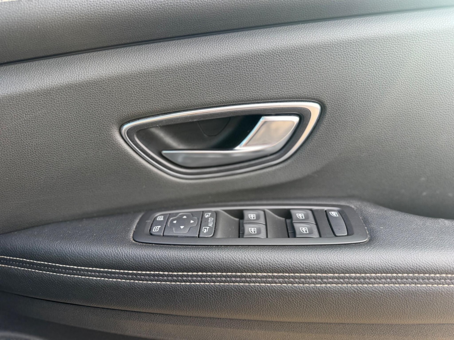 Used Renault Grand Scenic 2017 for sale - 76987619: Photo 24