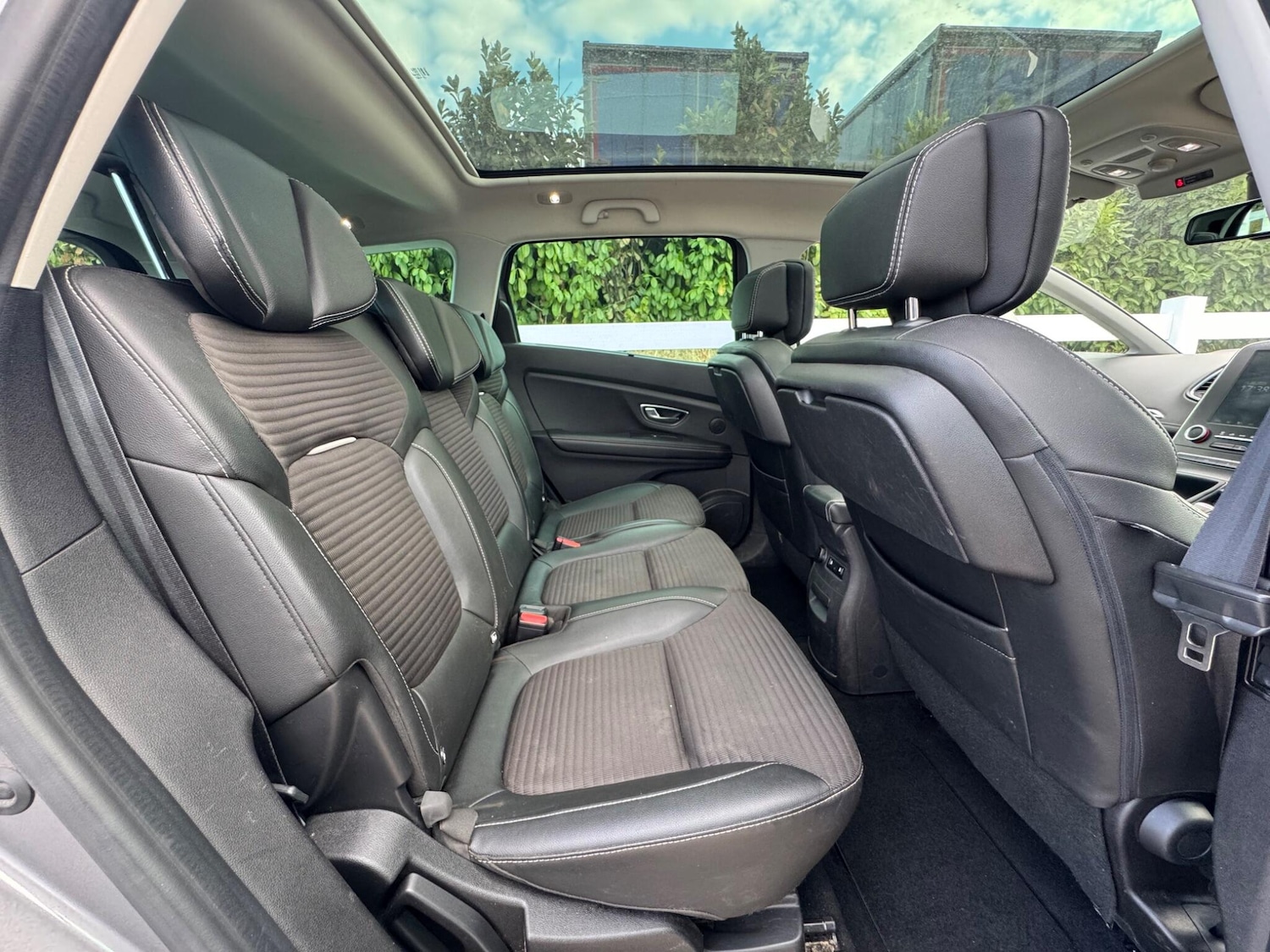 Used Renault Grand Scenic 2017 for sale - 76987619: Photo 9