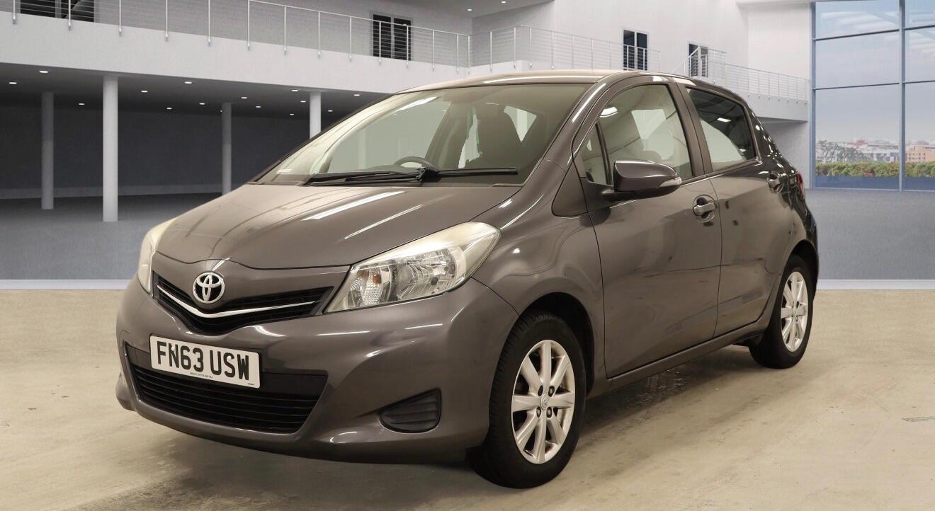 Used Toyota Yaris 2013 for sale - 77646111: Photo 2