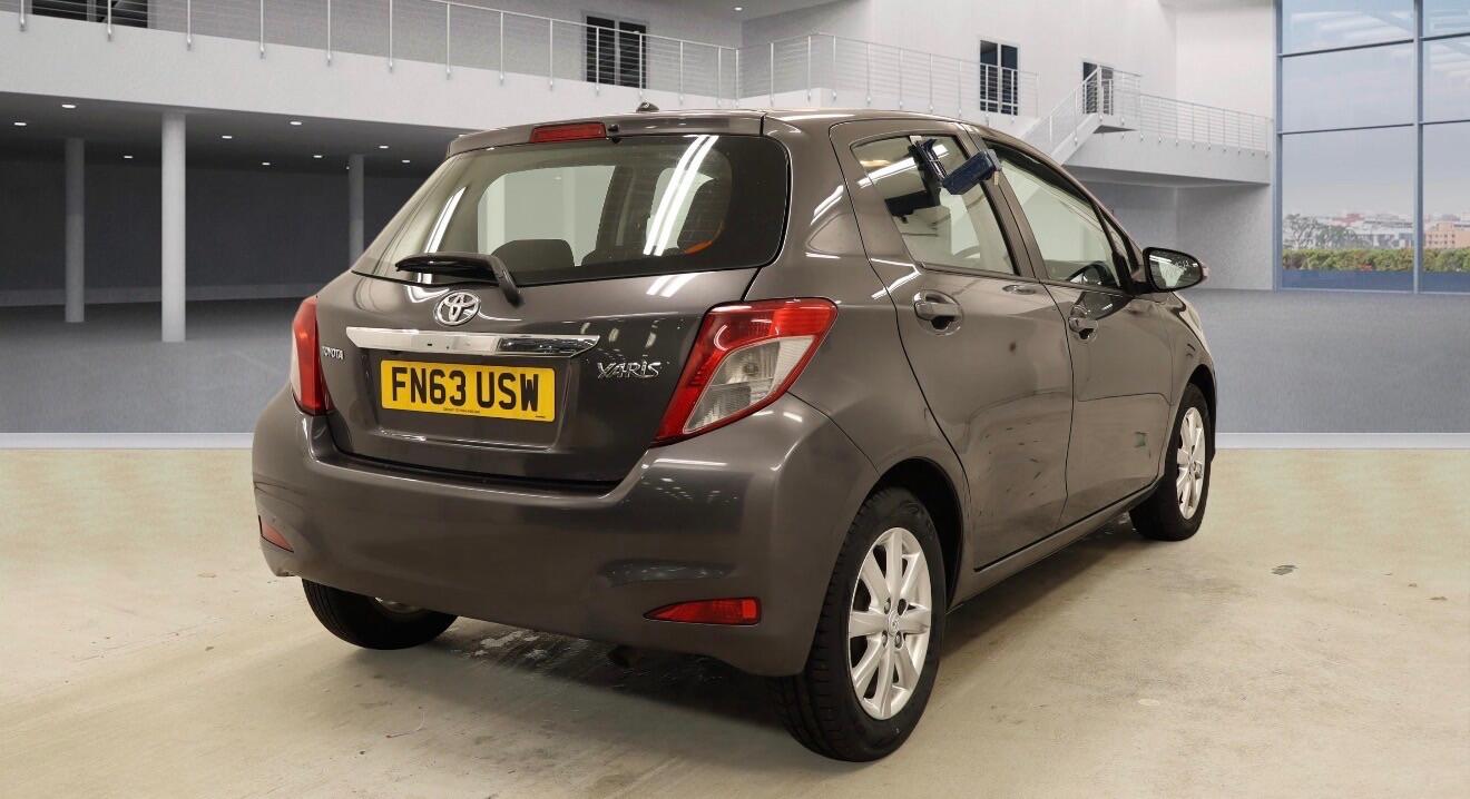 Used Toyota Yaris 2013 for sale - 77646111: Photo 4