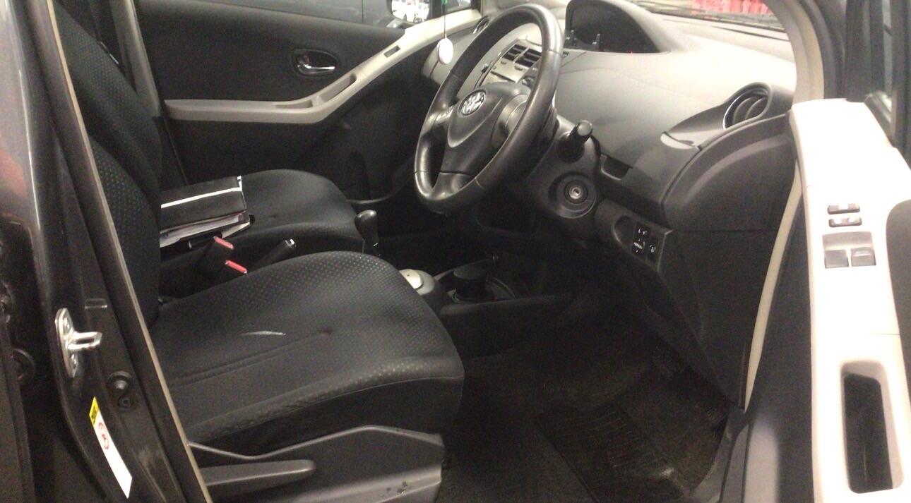 Used Toyota Yaris 2010 for sale - 77320313: Photo 6