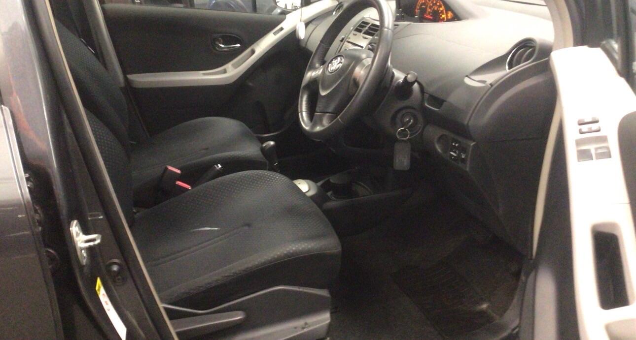 Used Toyota Yaris 2010 for sale - 77320313: Photo 7