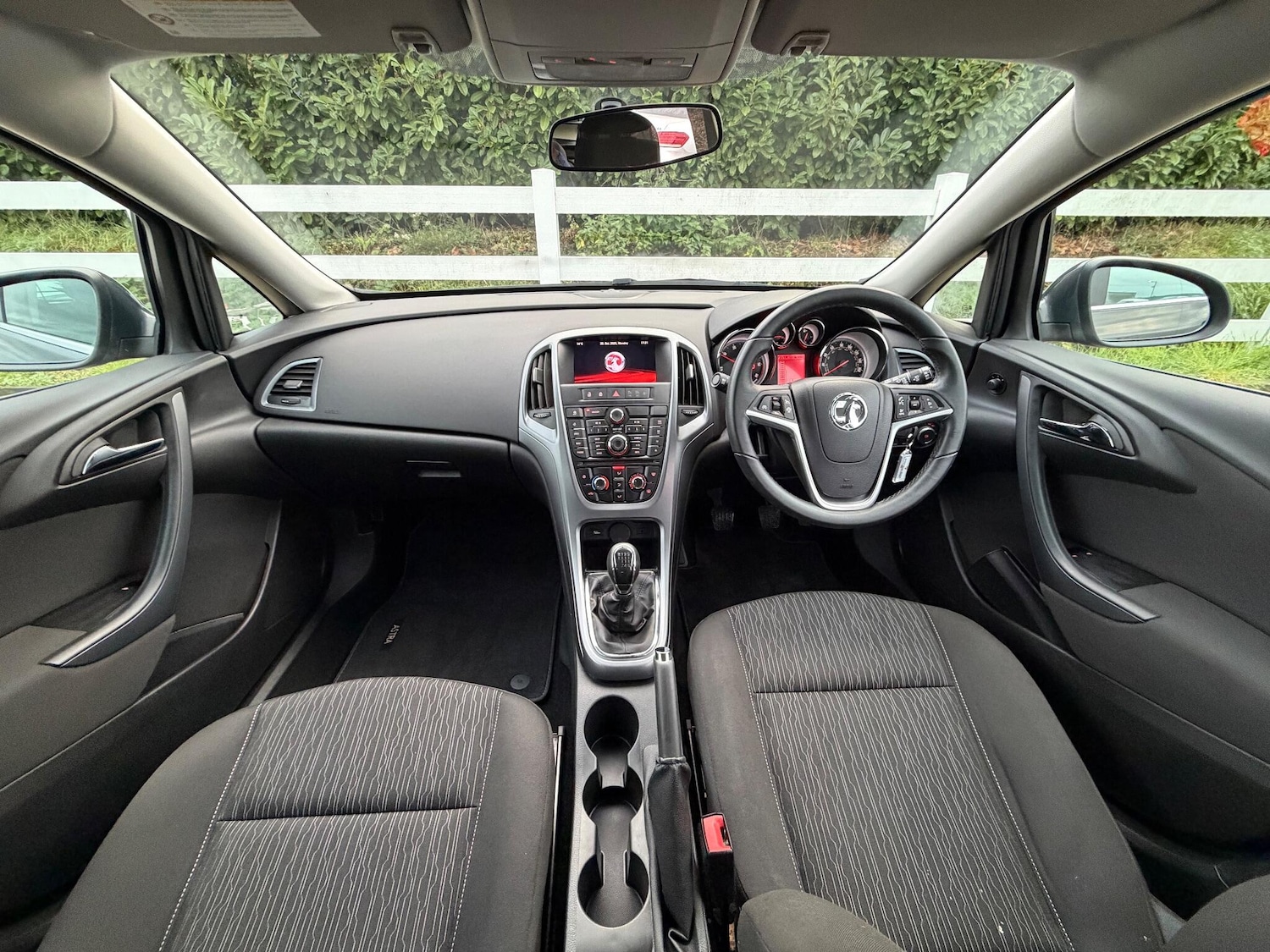 Used Vauxhall Astra 2015 for sale - 76326444: Photo 2
