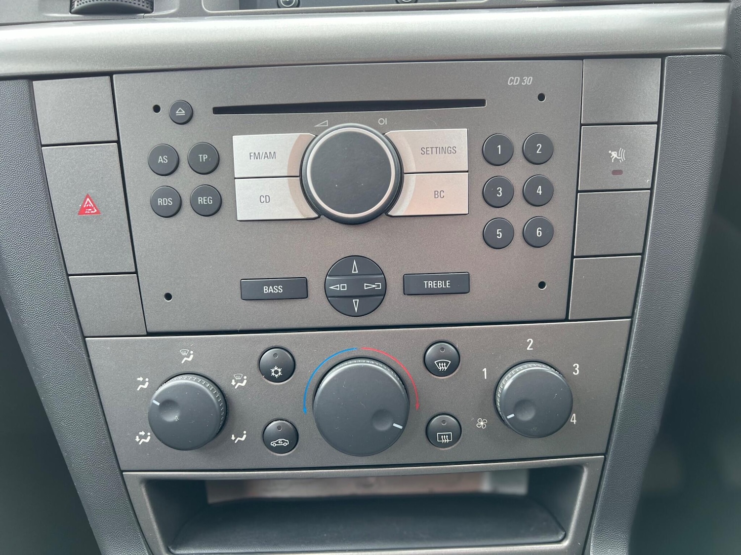 Used Vauxhall Vectra 2008 for sale - 76151570: Photo 18