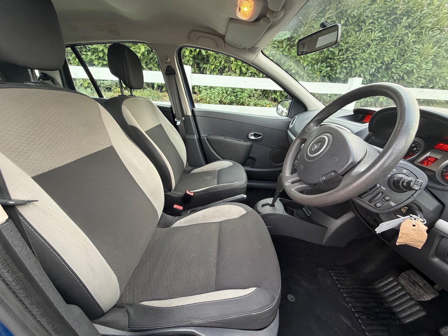 Used Renault Clio 2010 for sale - 76424495: Photo 17