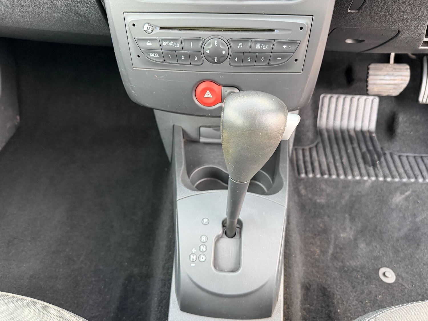 Used Renault Clio 2010 for sale - 76424495: Photo 26