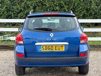 Used Renault Clio 2010 for sale - 76424495: Photo