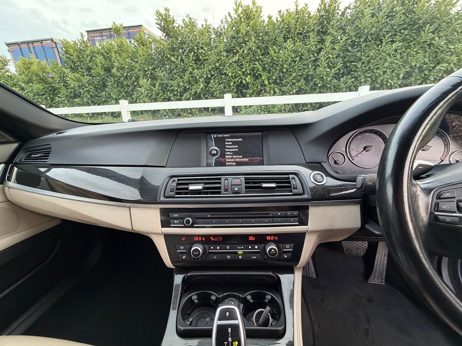 Used BMW 5 Series 2011 for sale - 76425752: Photo 2