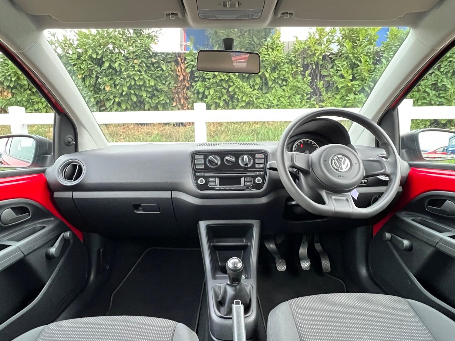 Used Volkswagen up! 2012 for sale - 76152151: Photo 2